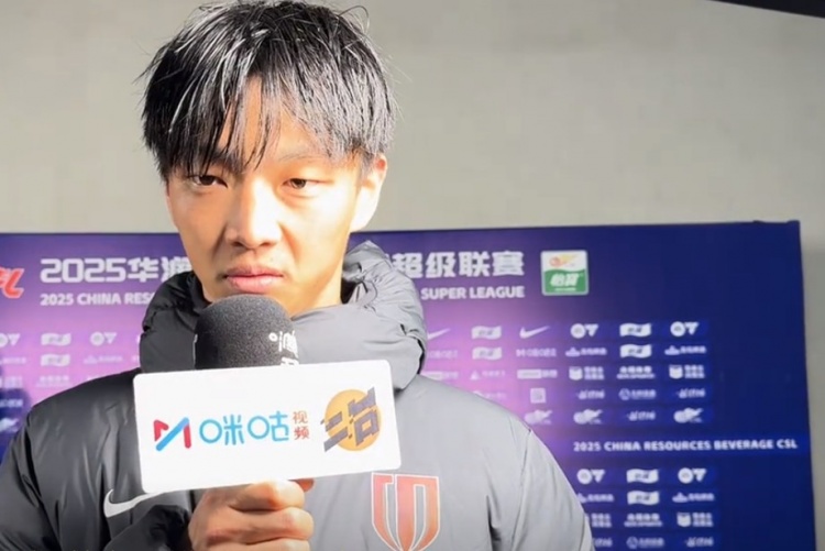 杨明洋:自己第一场表现还可以,训练中的技战术基本上踢出来了