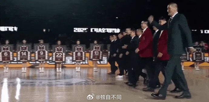 记者:今年的CBA全明星 除了正赛依旧难看外 其他环节还真不错