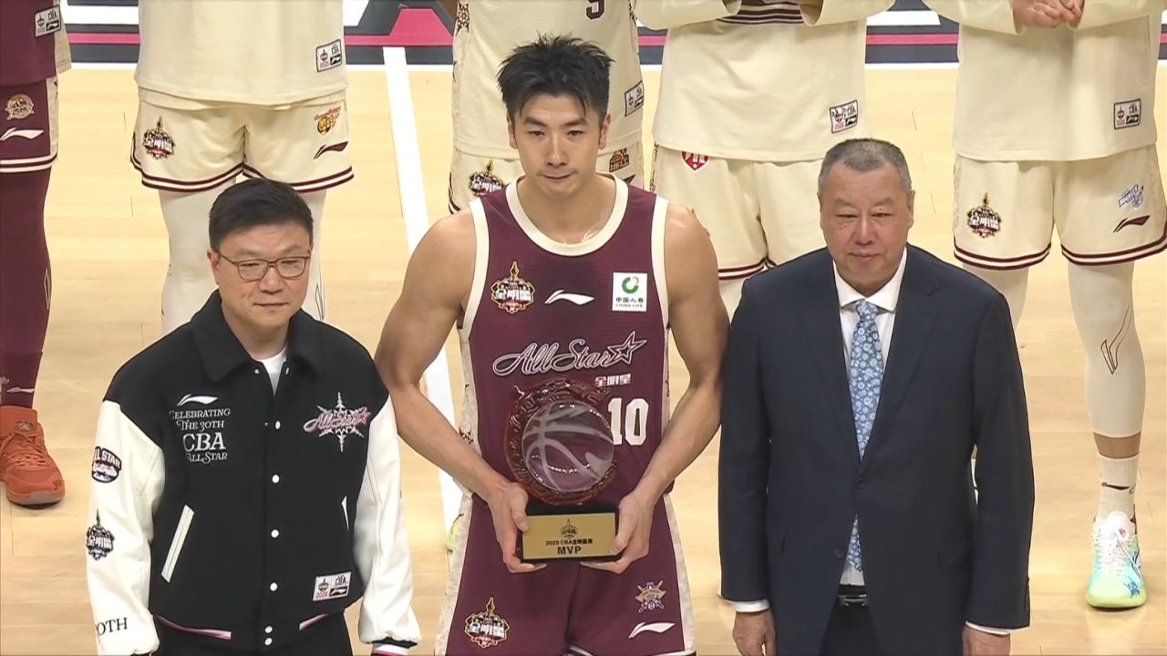 当选全明星MVP!邹雨宸13中11砍下全队最高23分 另有5板2助1断1帽