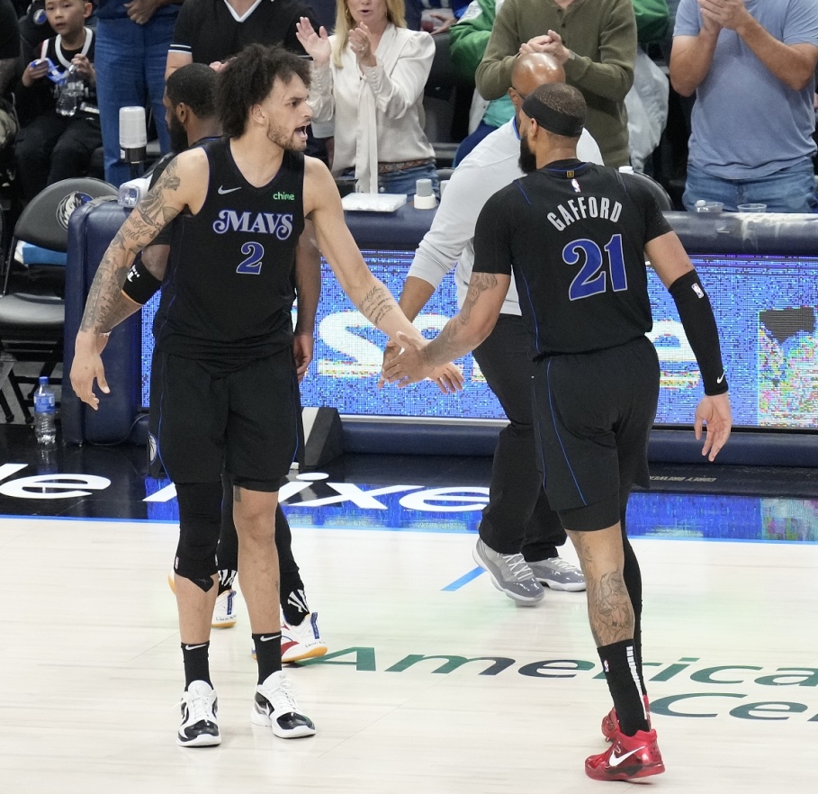  两大中锋即将归位！队记：加福德与莱夫利均参加了投篮训练