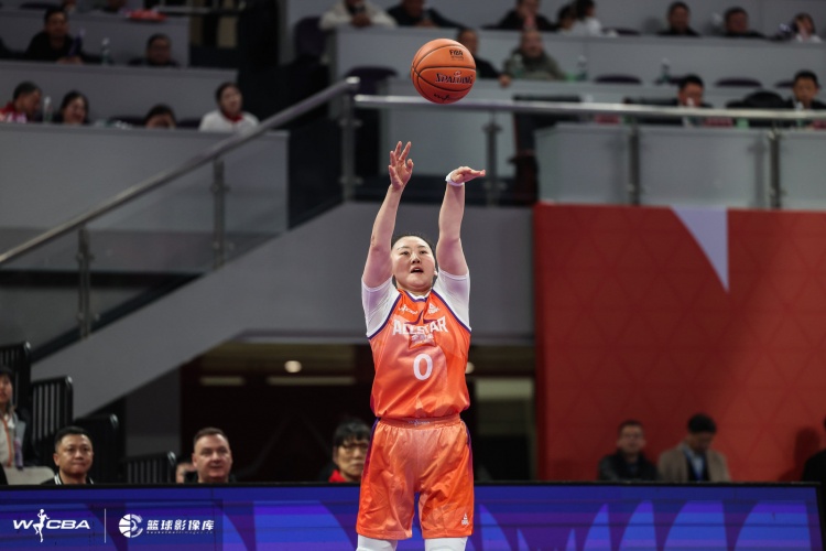 表现可以!武桐桐15分钟10中6拿到15分3板9助